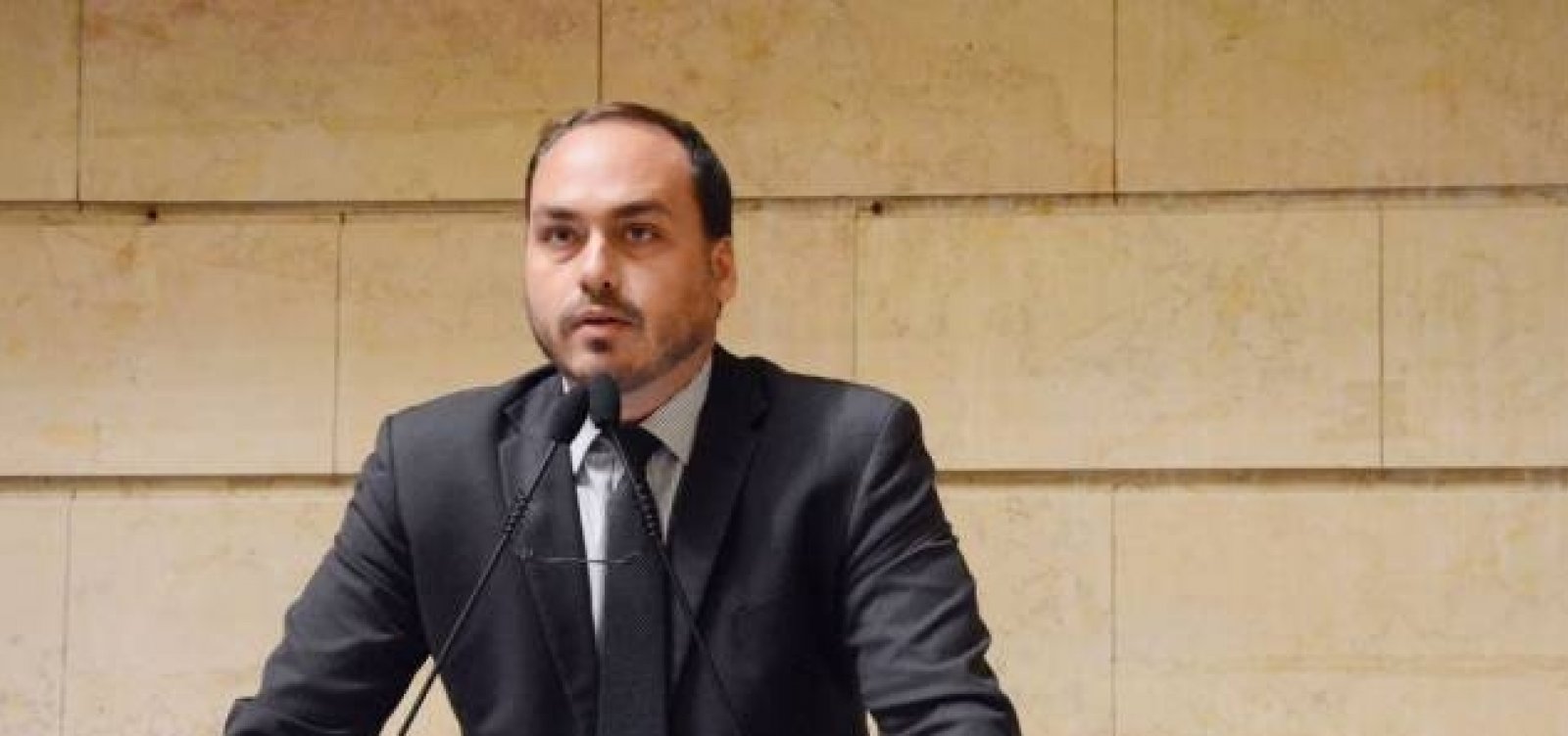 [MP-RJ investiga Carlos Bolsonaro por uso de funcionários fantasmas ]