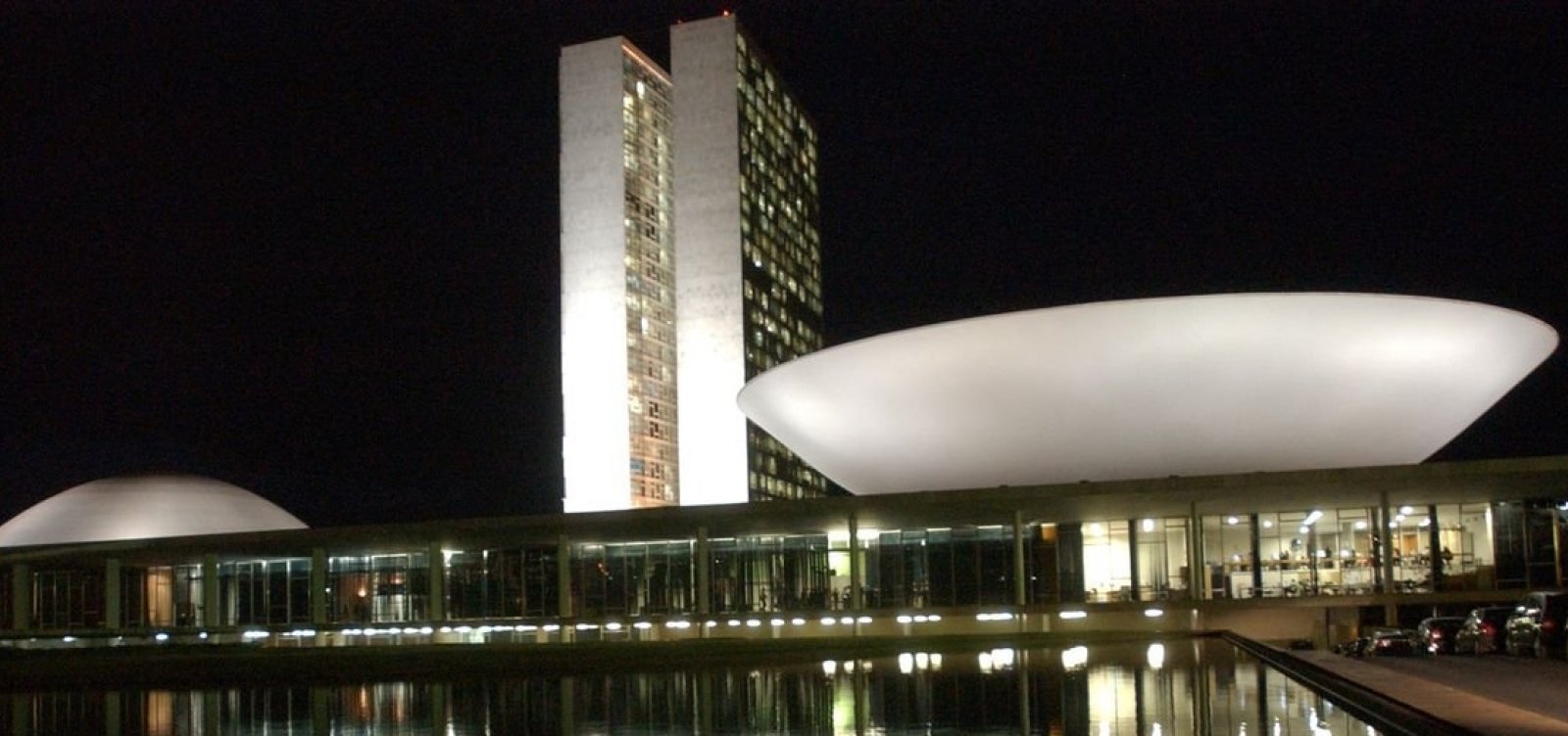 [ApÃ³s pressÃ£o, governo avalia aumentar fundo eleitoral de R$ 1,8 bi para R$ 3,7 bi]