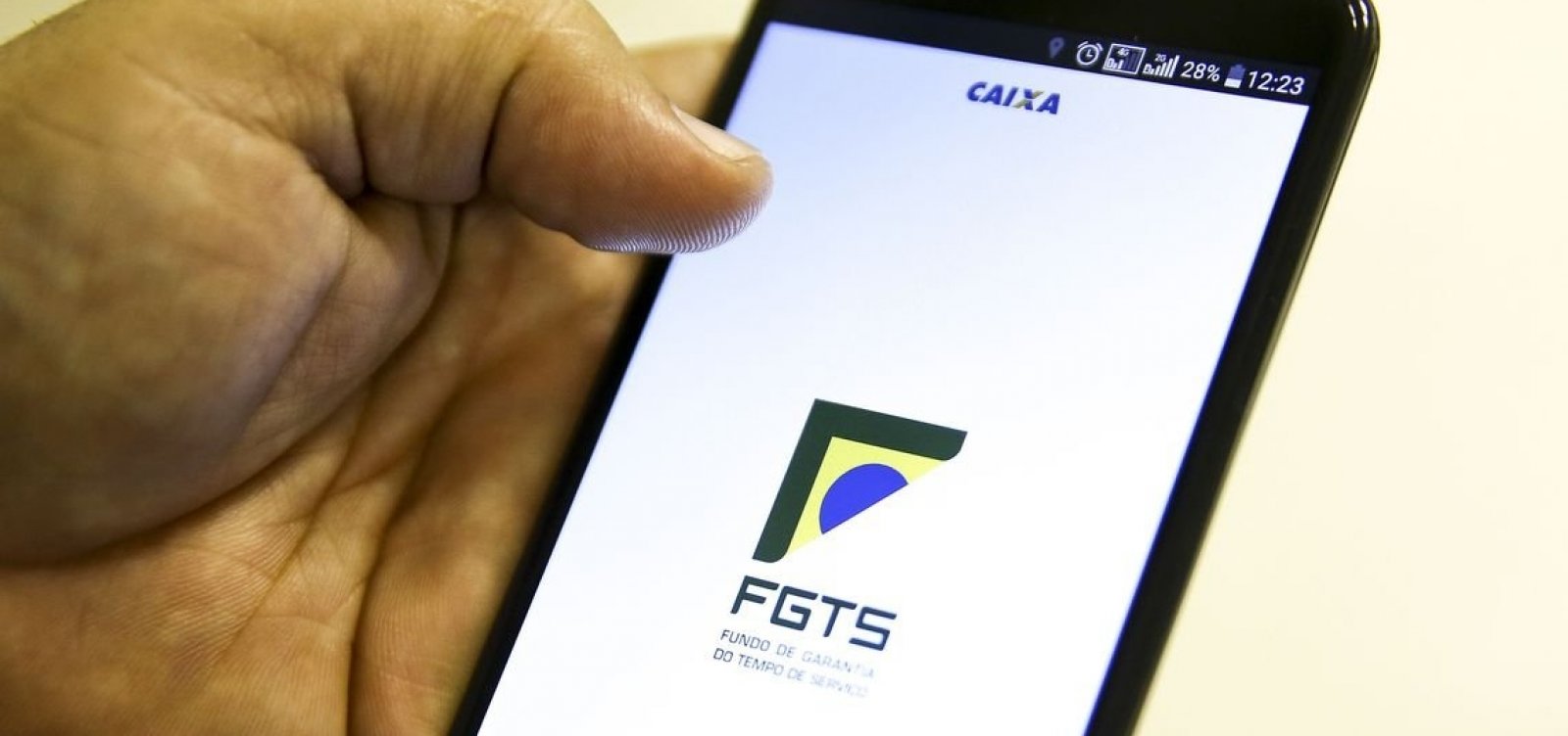 [Pesquisa aponta que 38% dos brasileiros devem usar FGTS para pagar dÃ­vidas]