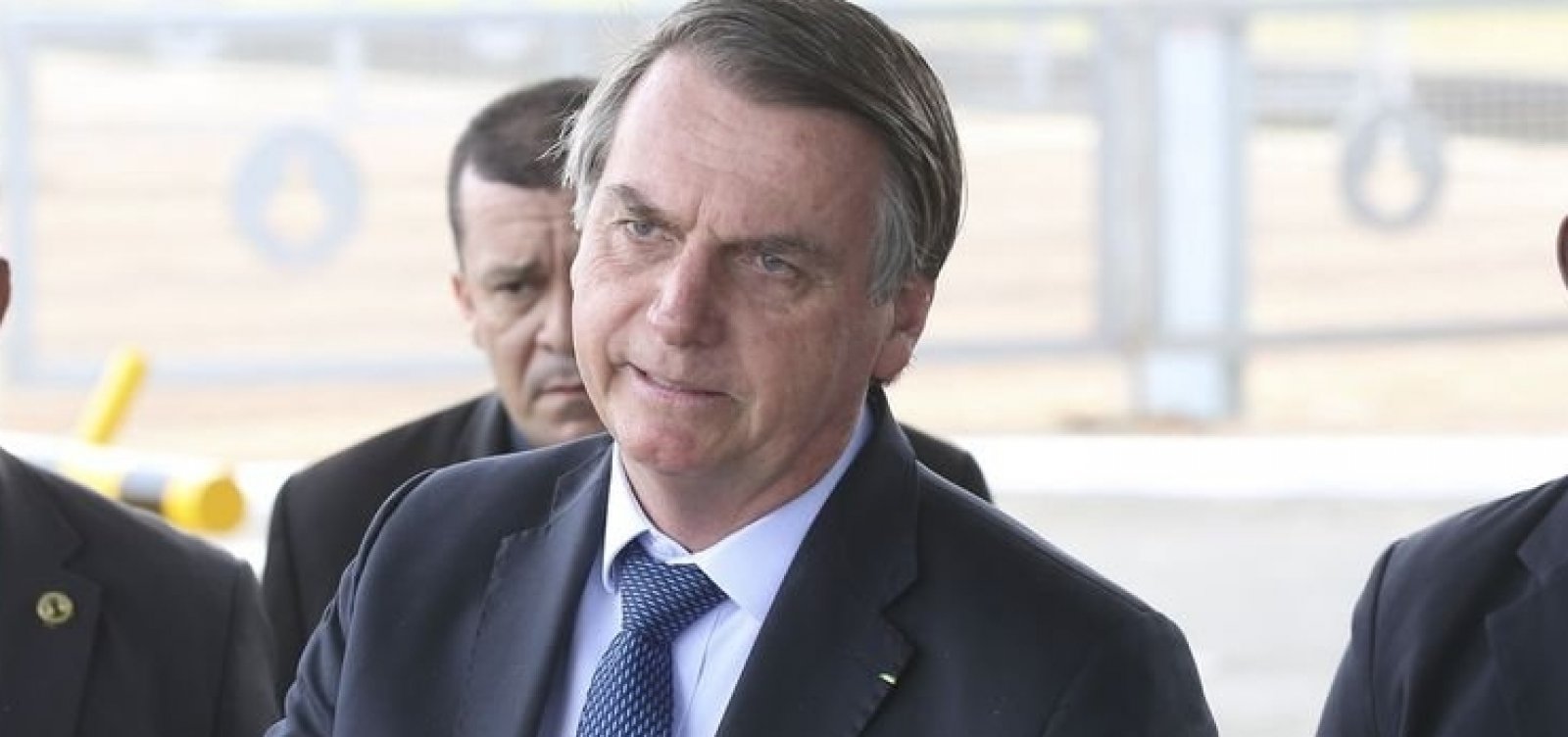 [Por decisão médica, Bolsonaro ficará mais quatro dias afastado da Presidência ]