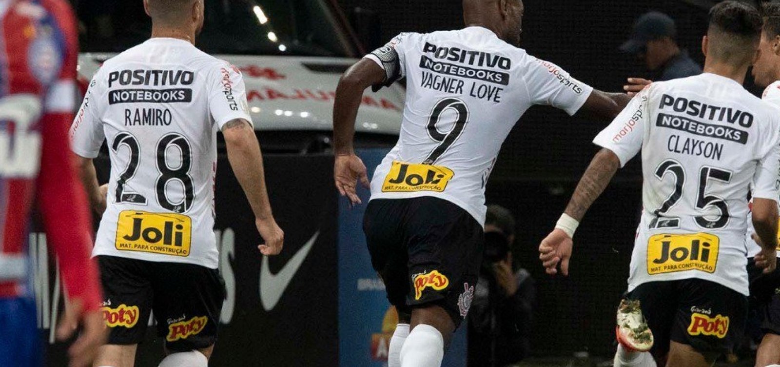[Em jogo de pênaltis polêmicos, Bahia perde para o Corinthians]