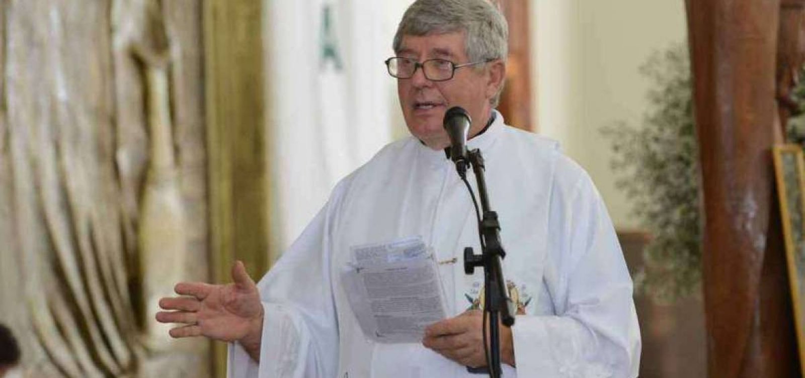 [Padre Ã© morto durante assalto a uma igreja, em BrasÃ­lia]
