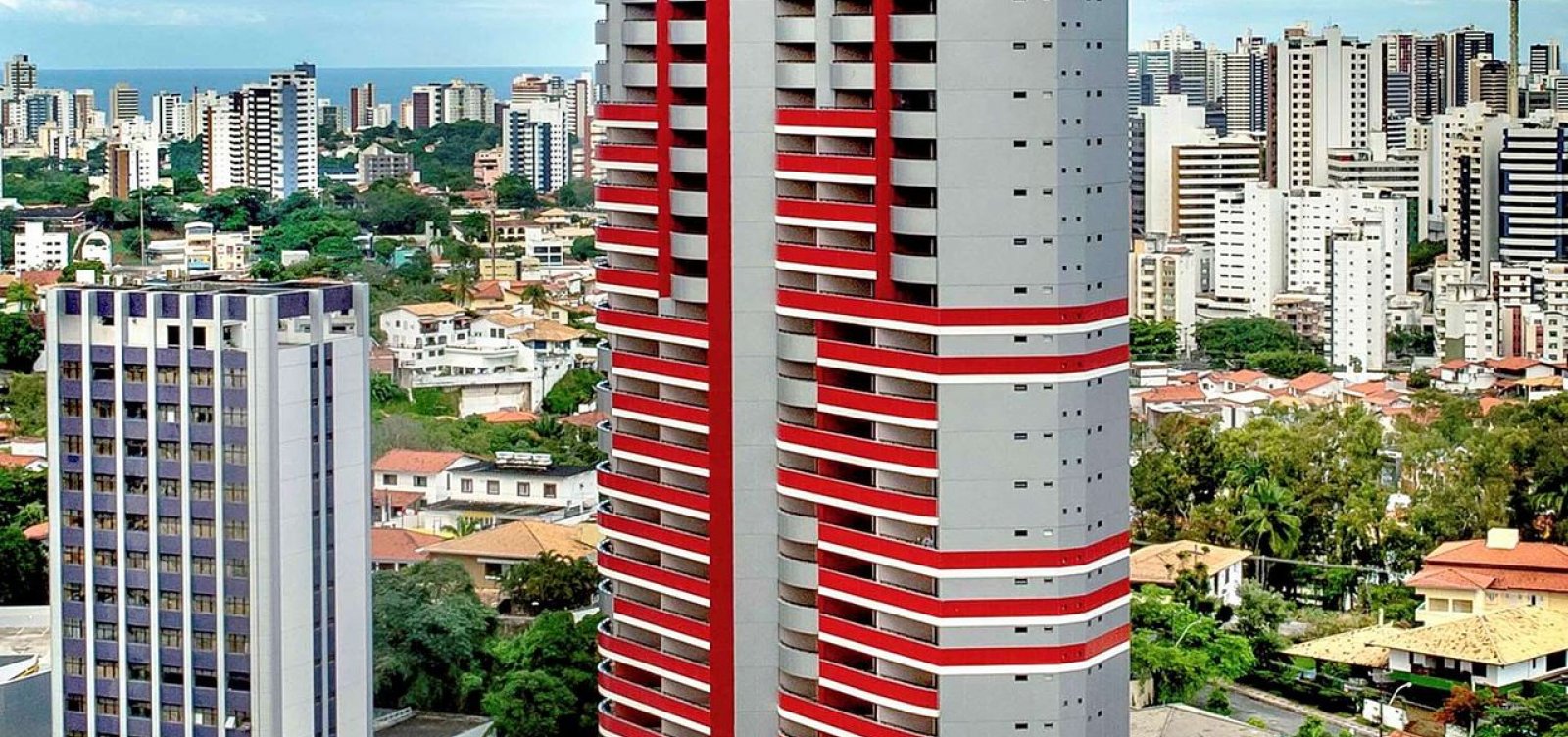 [Criança de 12 anos morre ao cair de hotel na região da Tancredo Neves]