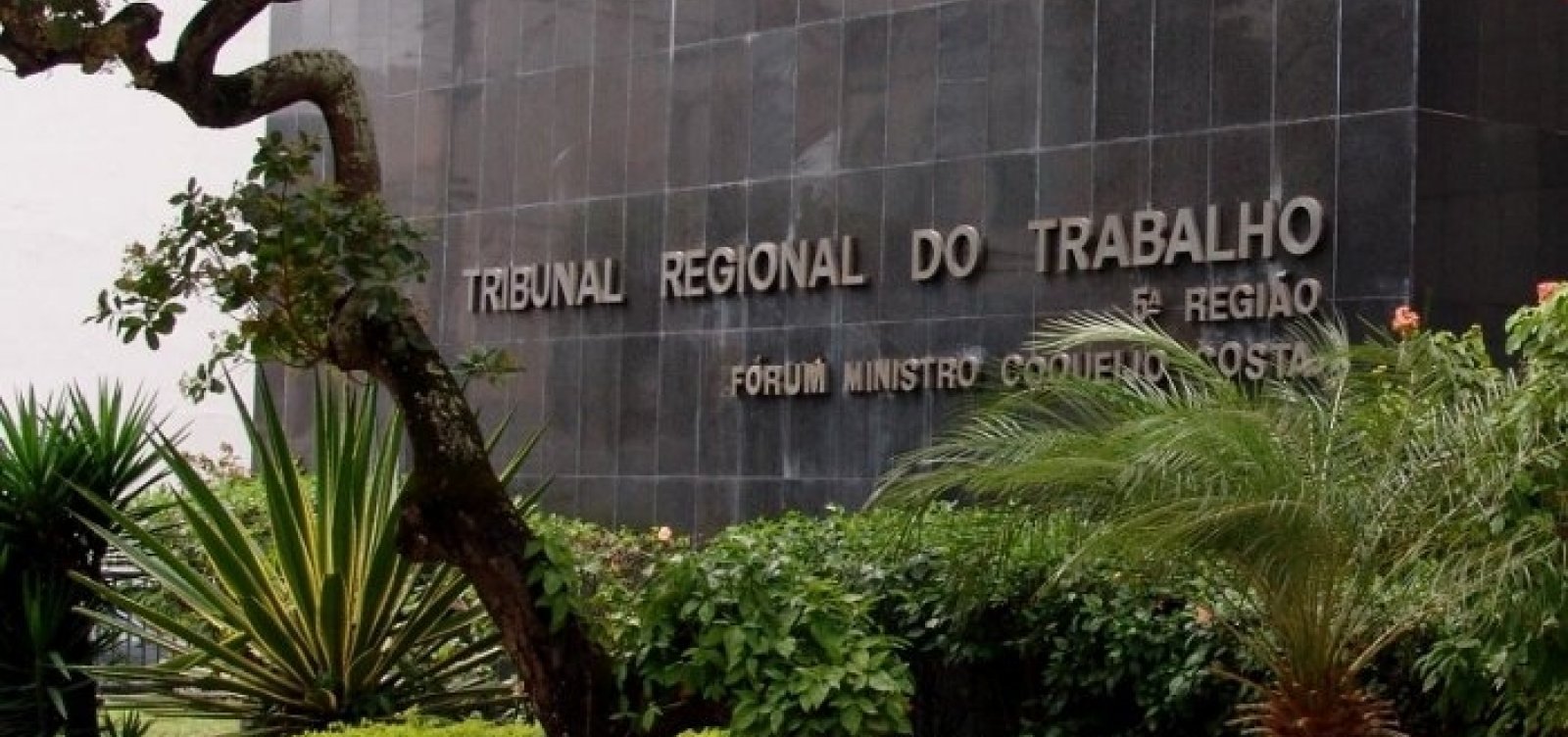 [Injusta Causa: CNJ afasta cinco desembargadores baianos e juiz do TRT]
