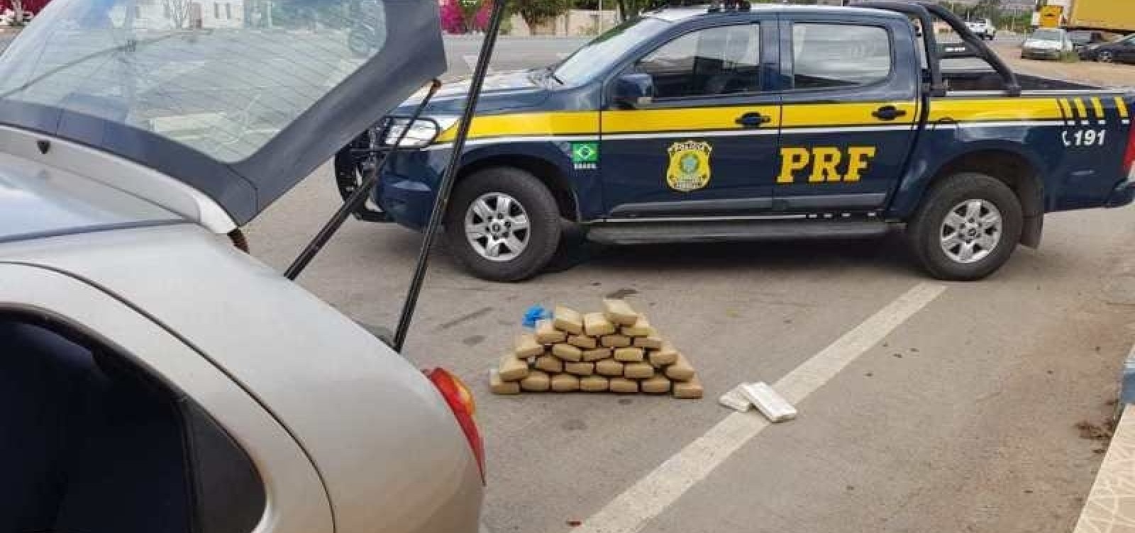 [Homem é preso com quase 30 kg de maconha e cocaína na BR-242]