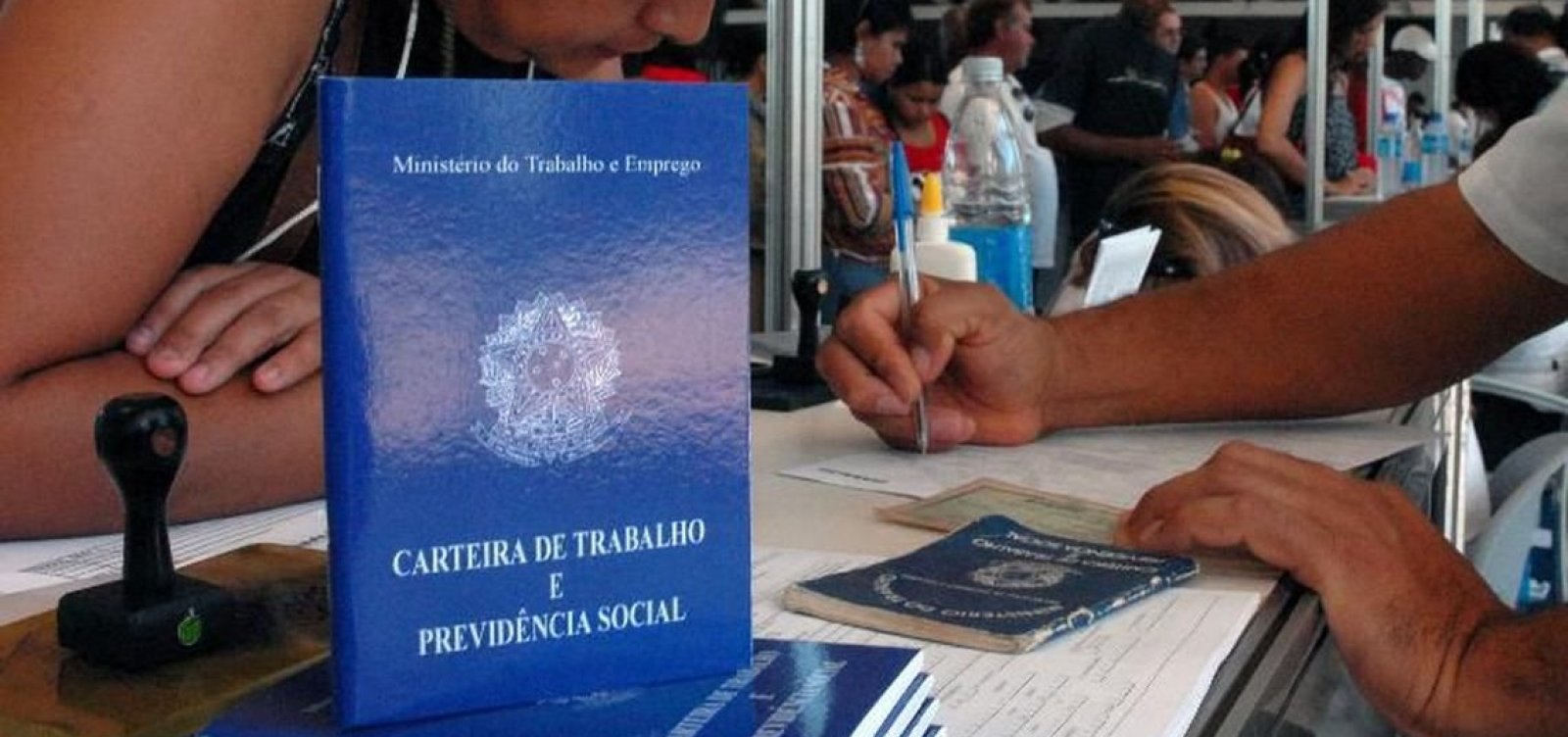 [Brasil registra saldo de 121 mil empregos com carteira assinada em agosto]