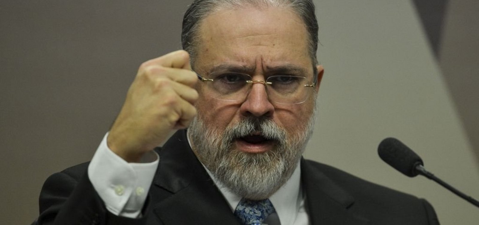 [Após aprovação do Senado, Bolsonaro nomeia Augusto Aras para PGR]