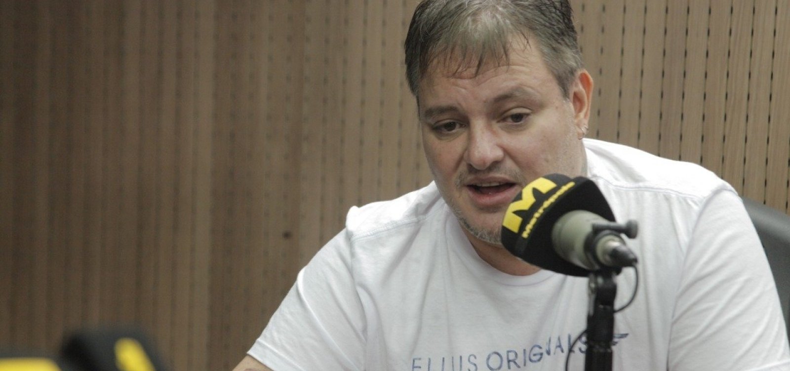 [Cantor Manno Góes é internado com pneumonia]