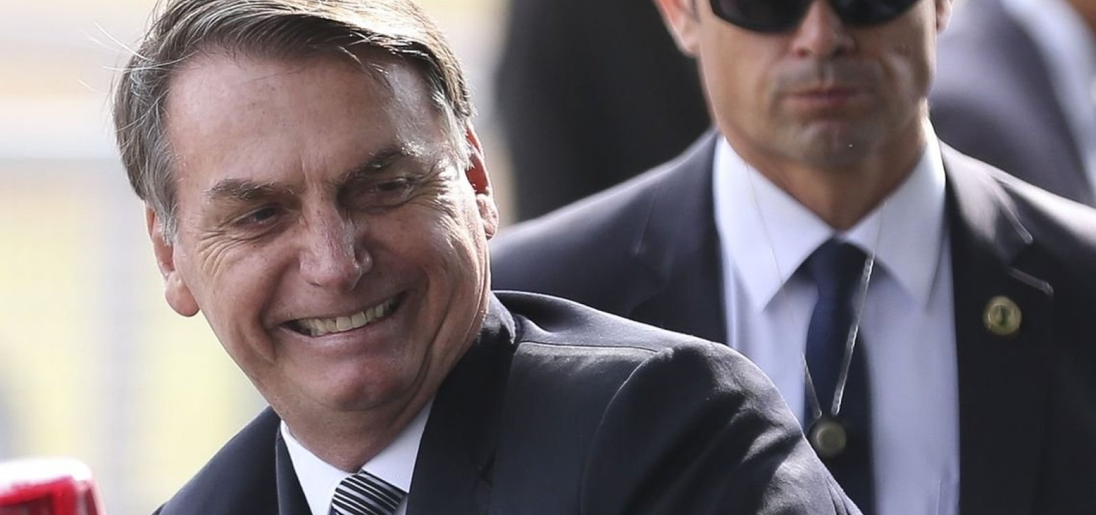 [A estudantes, Bolsonaro recomenda que professora 'esquerdista' leia livro de torturador]