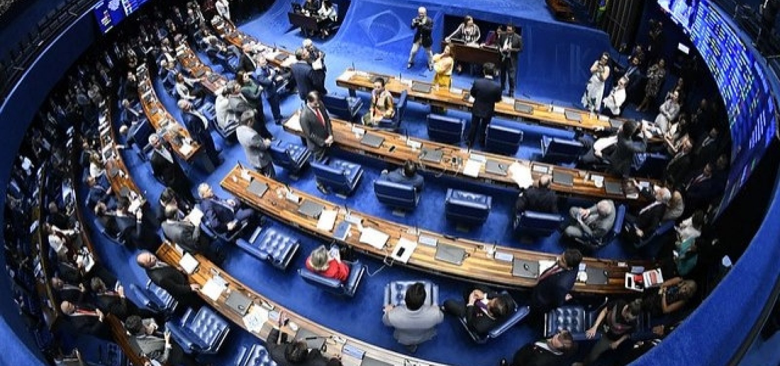 [Senado aprova texto-base da reforma e rejeita regras mais duras para abono salarial ]