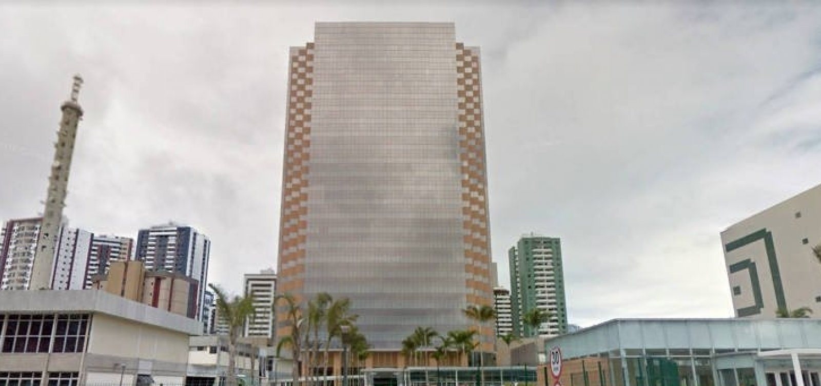 [Petroleiros marcam manifestação em frente à sede da Torre Pituba]