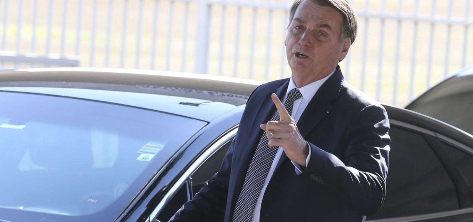 [Bolsonaro critica iniciativa do STF de validar mensagens da Vaza Jato]
