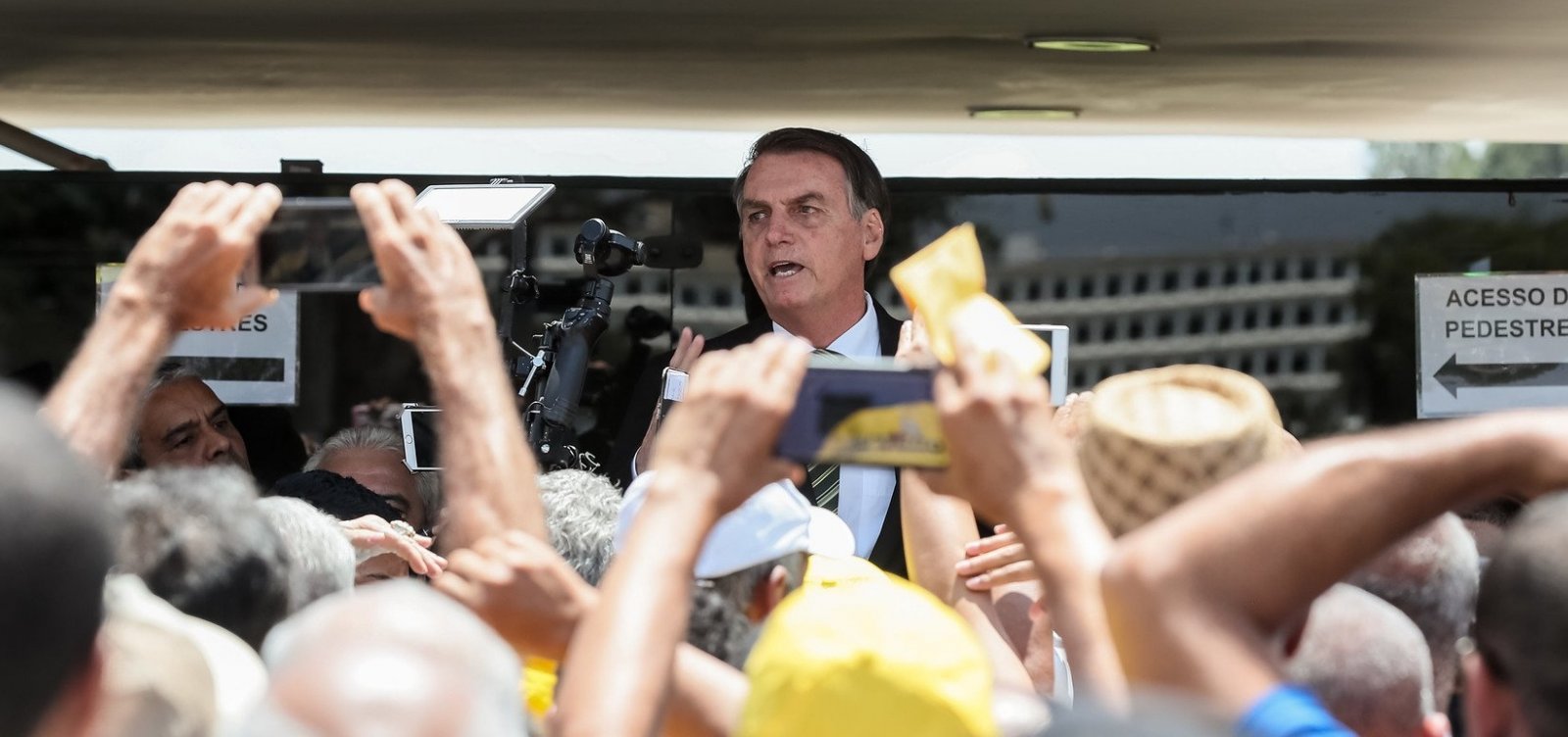 [Bolsonaro pede para 'esquecer o PSL' e diz que presidente do partido está 'queimado']