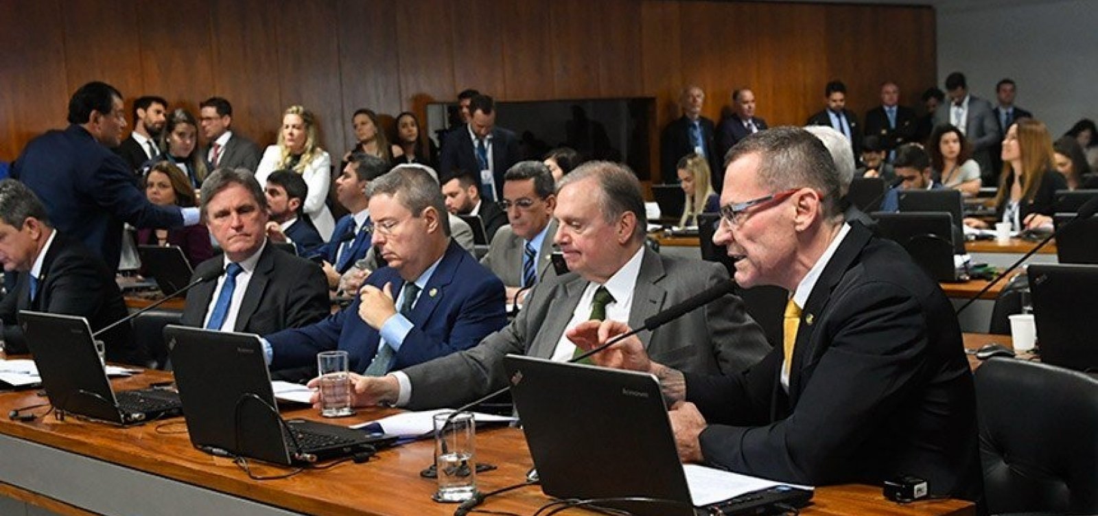 [Veículos novos vão passar por teste de impacto antes da venda, decide CCJ do Senado]