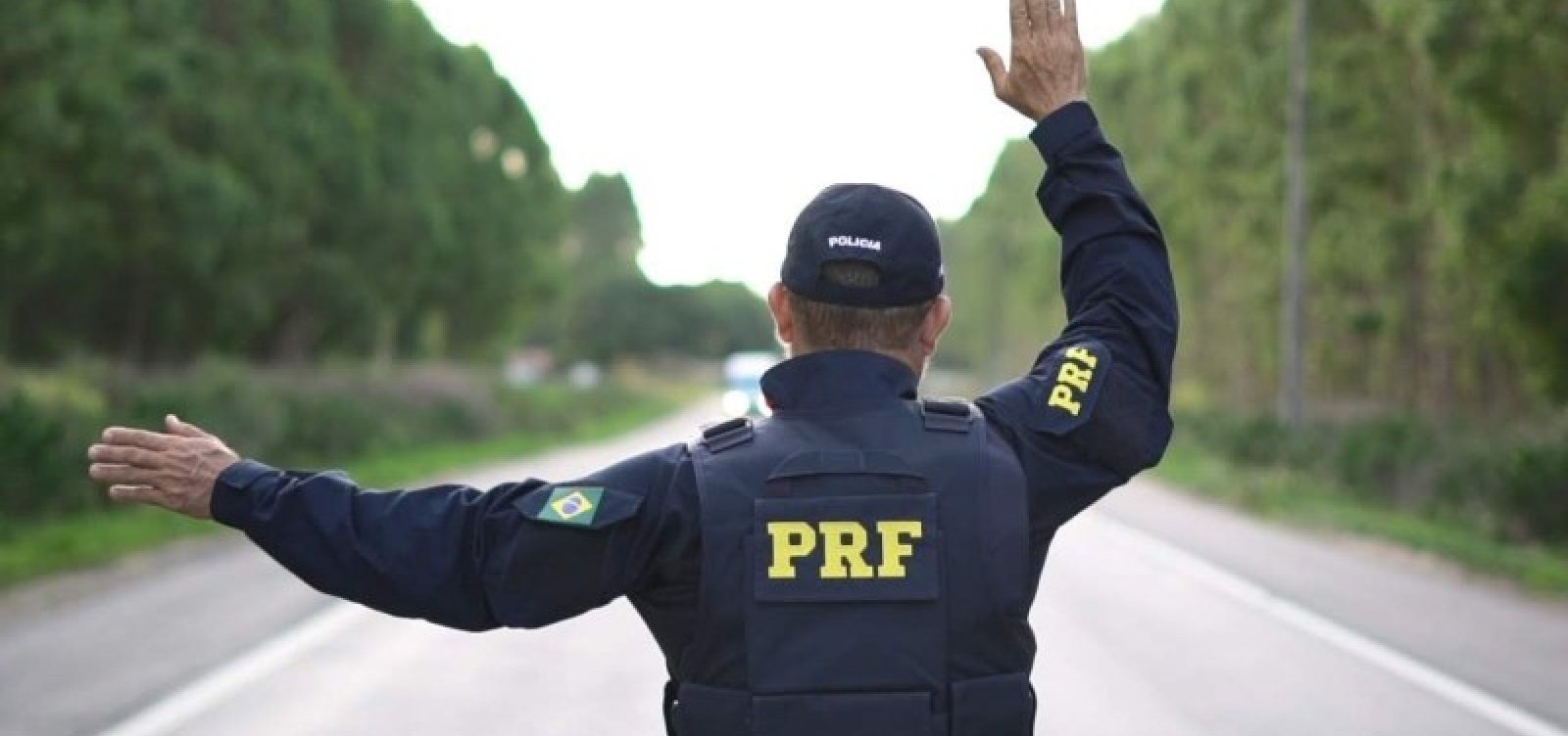 [Caminhoneiro é detido ao tentar subornar policiais na BR-101]