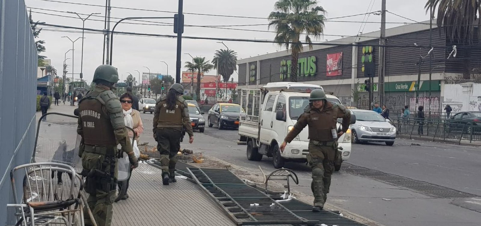[Latam cancela todos os voos saindo de Santiago]