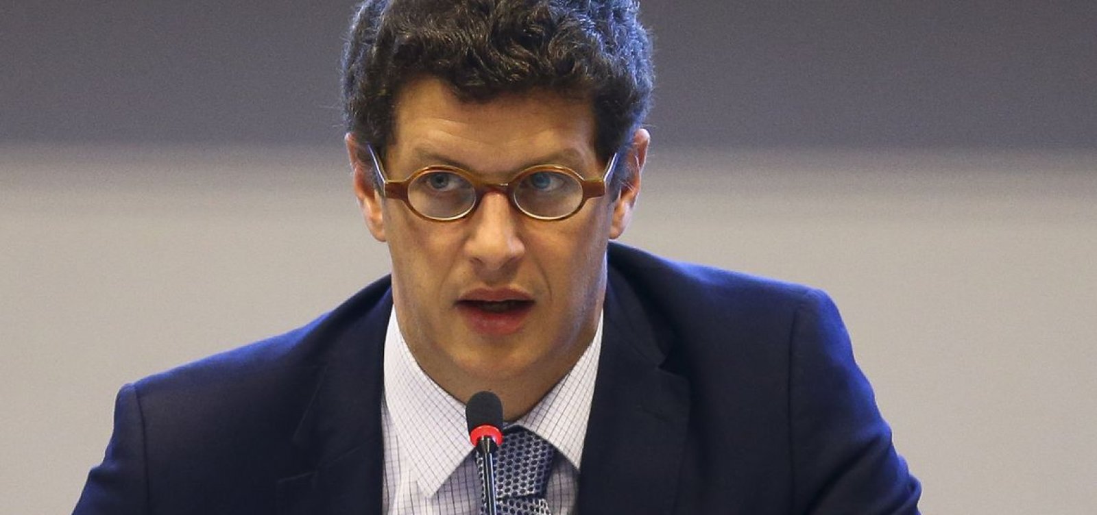 [Ricardo Salles usa vídeo editado para criticar Greenpeace]
