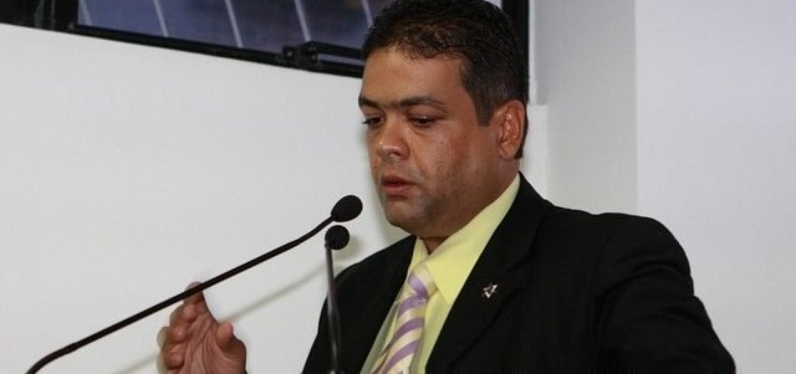 [Vereador de Simões Filho é agredido por colega e renuncia a cargos em comissões]