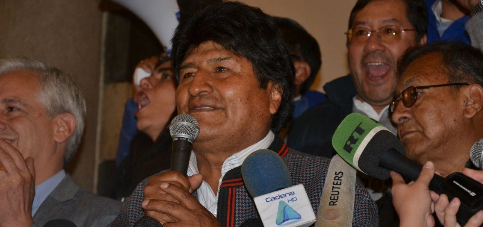 [Morales afirma que tentativa de golpe está em marcha e declara estado de emergência]
