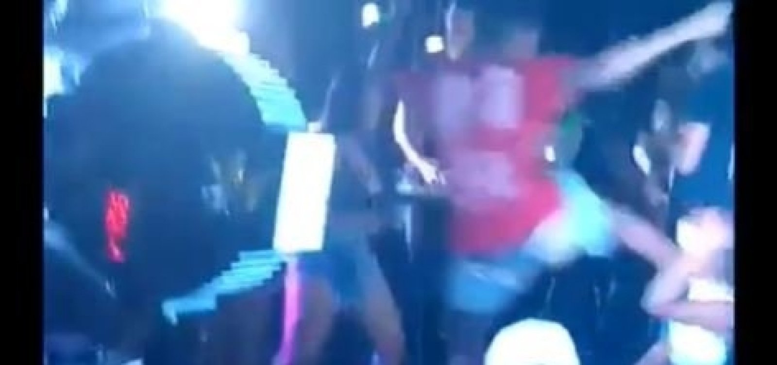 [Homem chuta mulher de palco durante show do Poeta em Pojuca; veja vídeo]