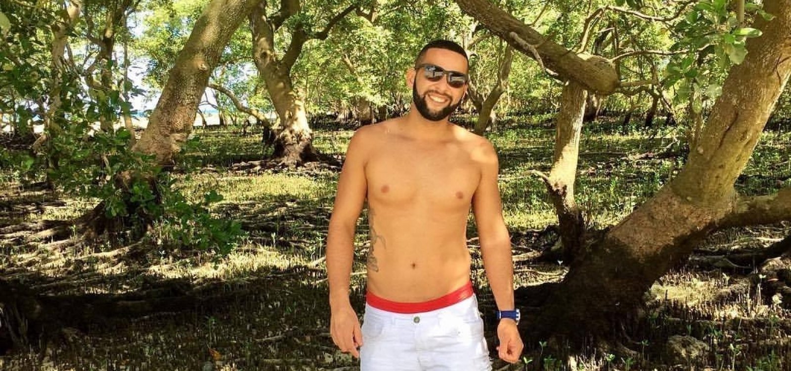 [Homem que levou 4 tiros após beijar outro rapaz em Camaçari tem alta médica]