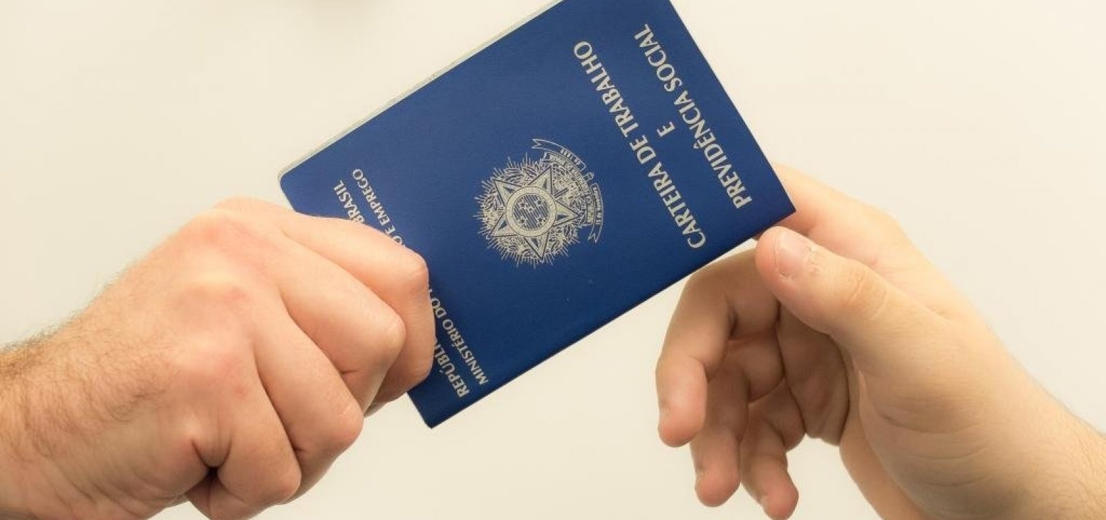 [Taxa de desemprego cai 0,2% no país, revela IBGE]