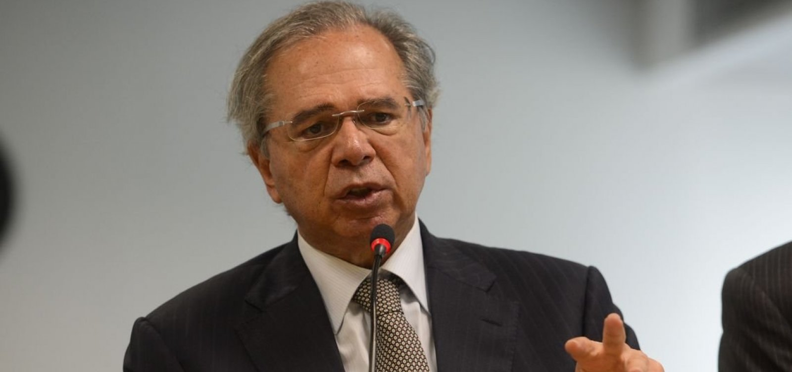 [Guedes quer abater R$ 220 bilhões da dívida pública com fundos federais]