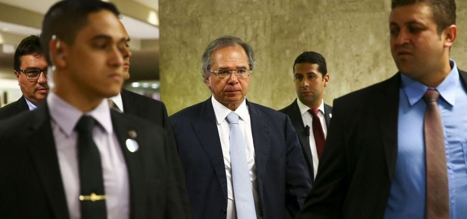 ['Rico capitaliza recursos, pobre consome tudo', diz Paulo Guedes]