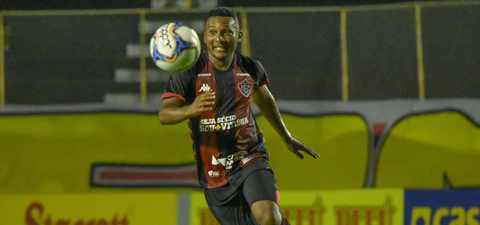 [Vitória arranca empate em 2 a 2 com o CRB no Barradão]