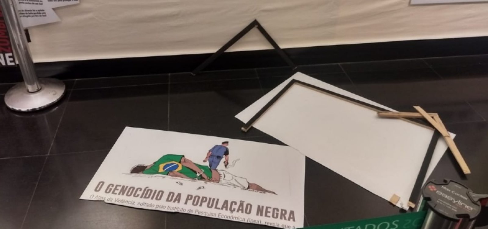 [Deputado do PSL destrói quadro de exposição contra genocídio negro; veja vídeo]