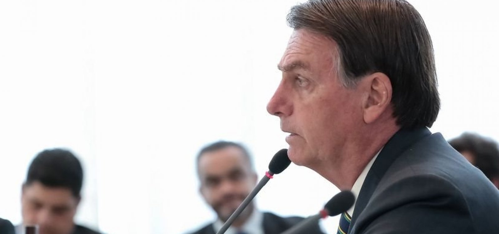 [Bolsonaro envia ao Congresso projeto para isentar militar de pena em operações]