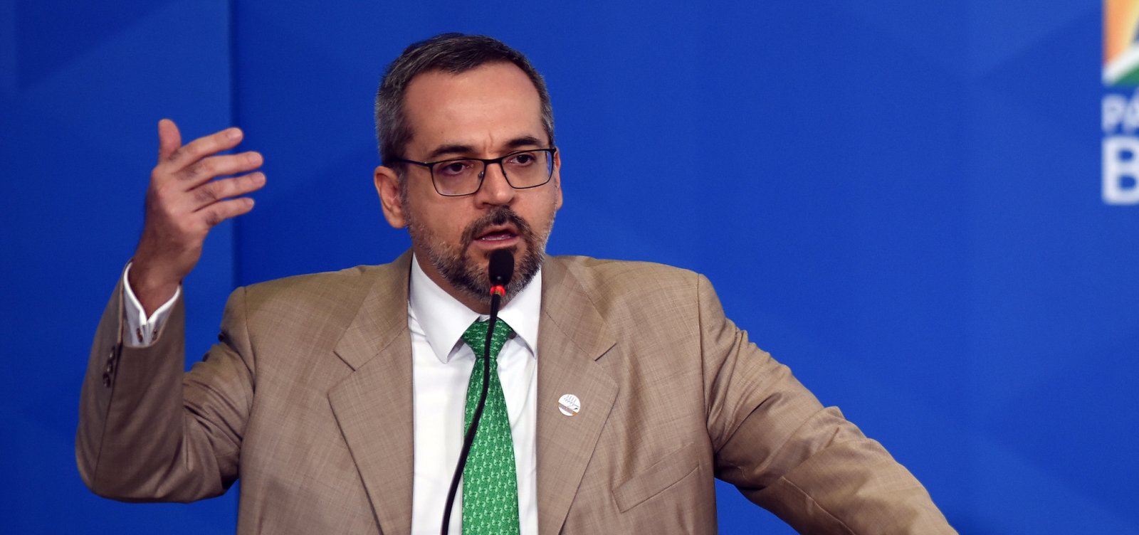 [Sem apresentar provas, Weintraub cita plantações ‘extensivas’ de maconha em universidades]