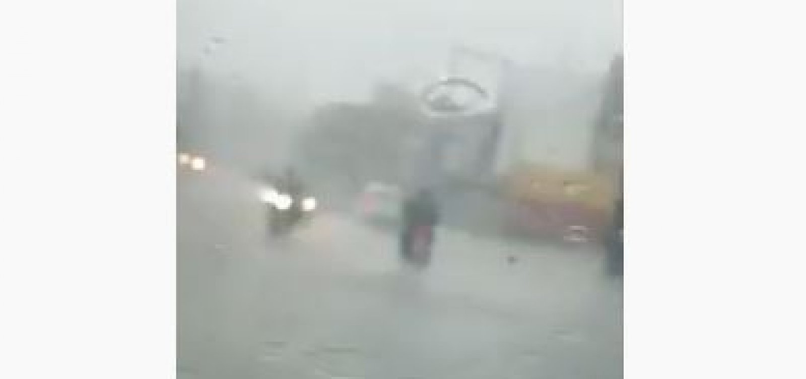 [Dilúvio provoca alagamentos na avenida San Martin; veja vídeo]