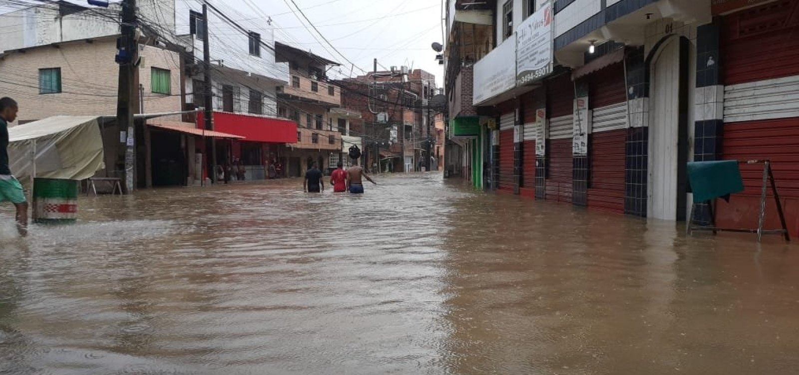 [Chuvas deixam 478 pessoas desabrigadas em Salvador]