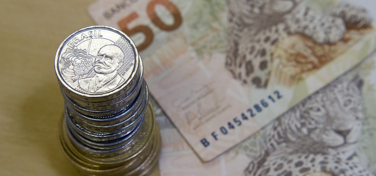 [Governo reduz previsão do salário mínimo de 2020 para R$ 1.031]