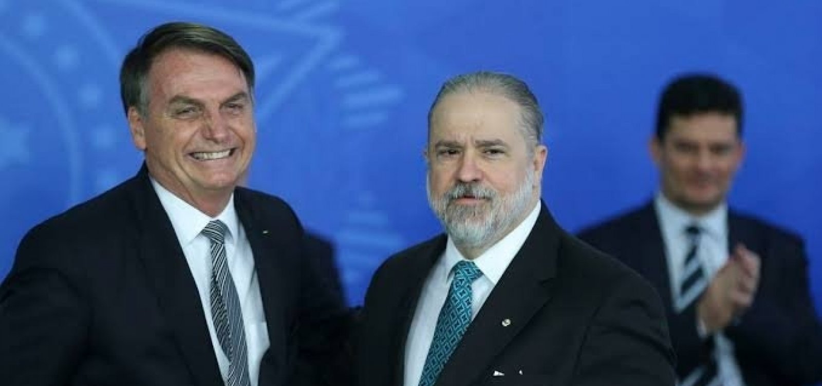 [Bolsonaro não cometeu crime ao acessar áudios de portaria, diz Aras]