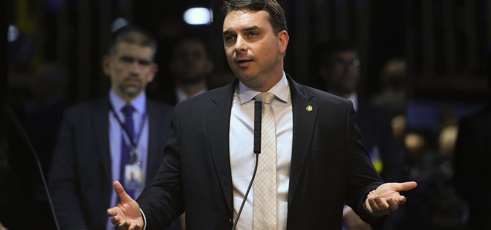 [Após 4 meses suspensa, investigação sobre Flávio Bolsonaro é retomada pelo MP-RJ]