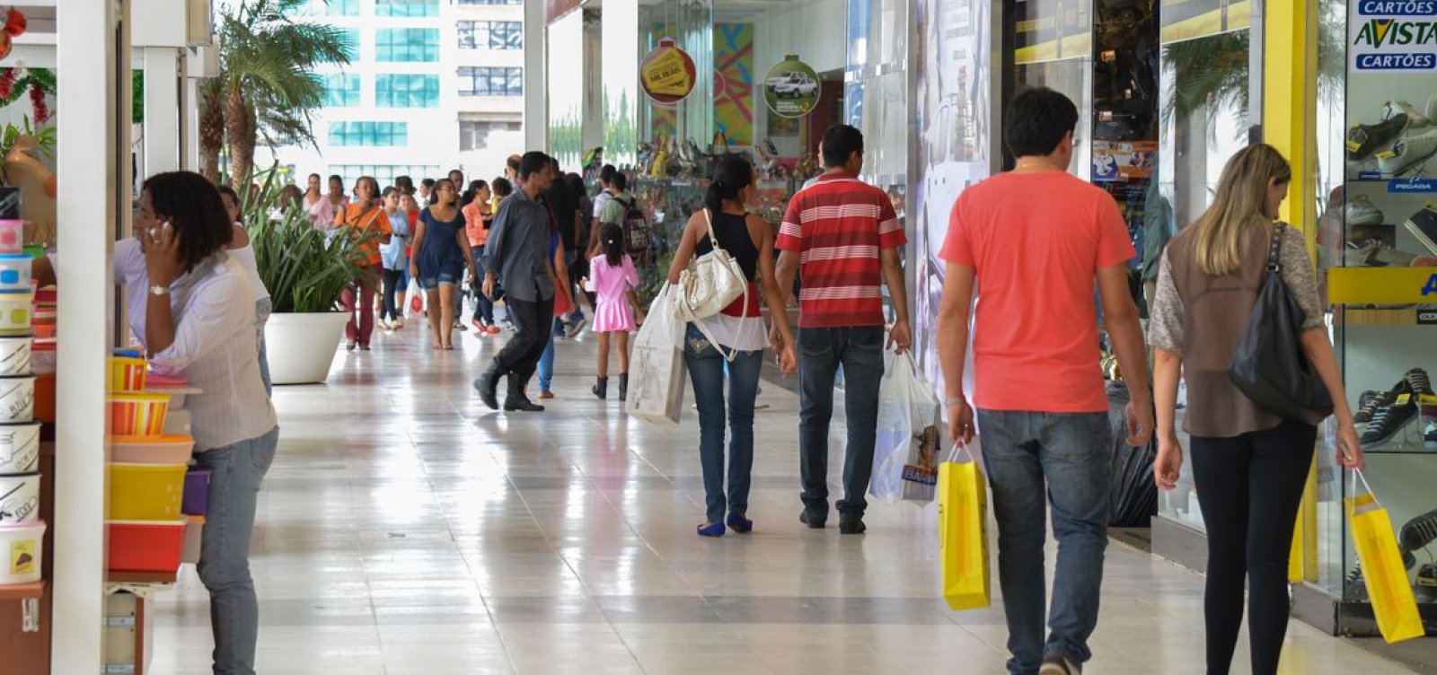 [Vendas no mês do Natal devem crescer 3,6% na Bahia, estima Fecomércio]