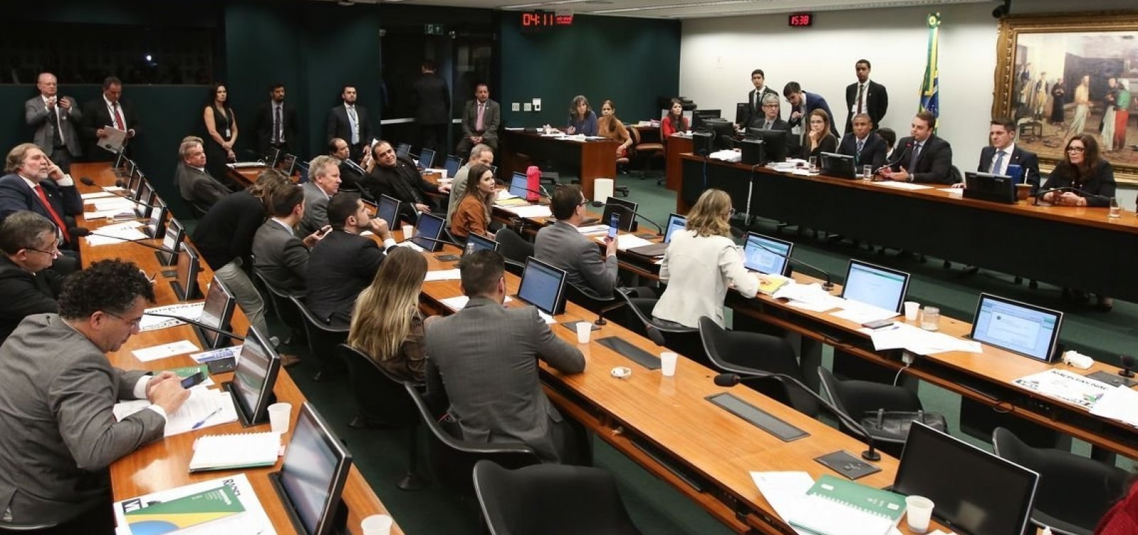 [Por 22 votos a 1, CCJ do Senado aprova projeto da prisão após 2ª instância]
