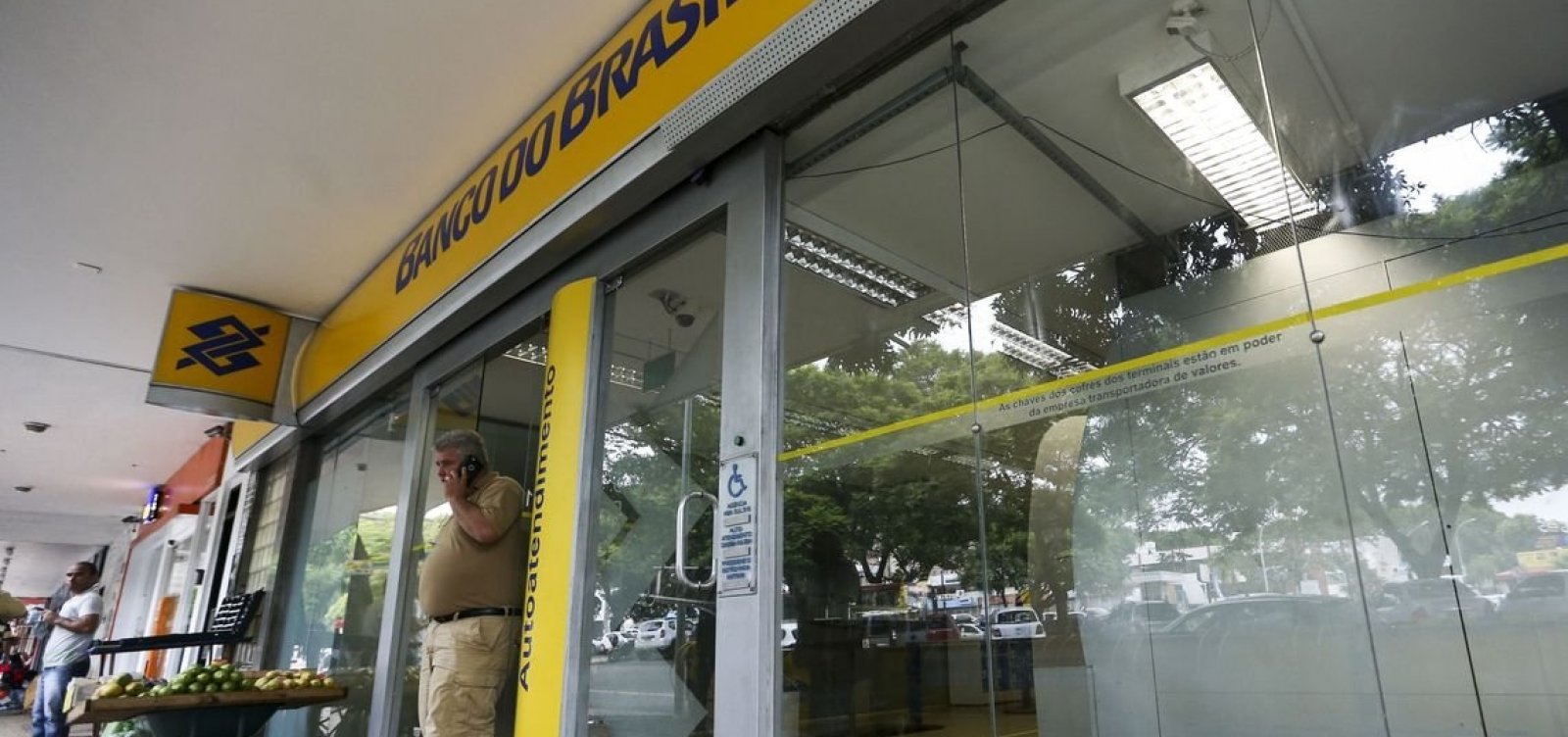 [Após acordo com patrões, bancários não vão trabalhar aos sábados]
