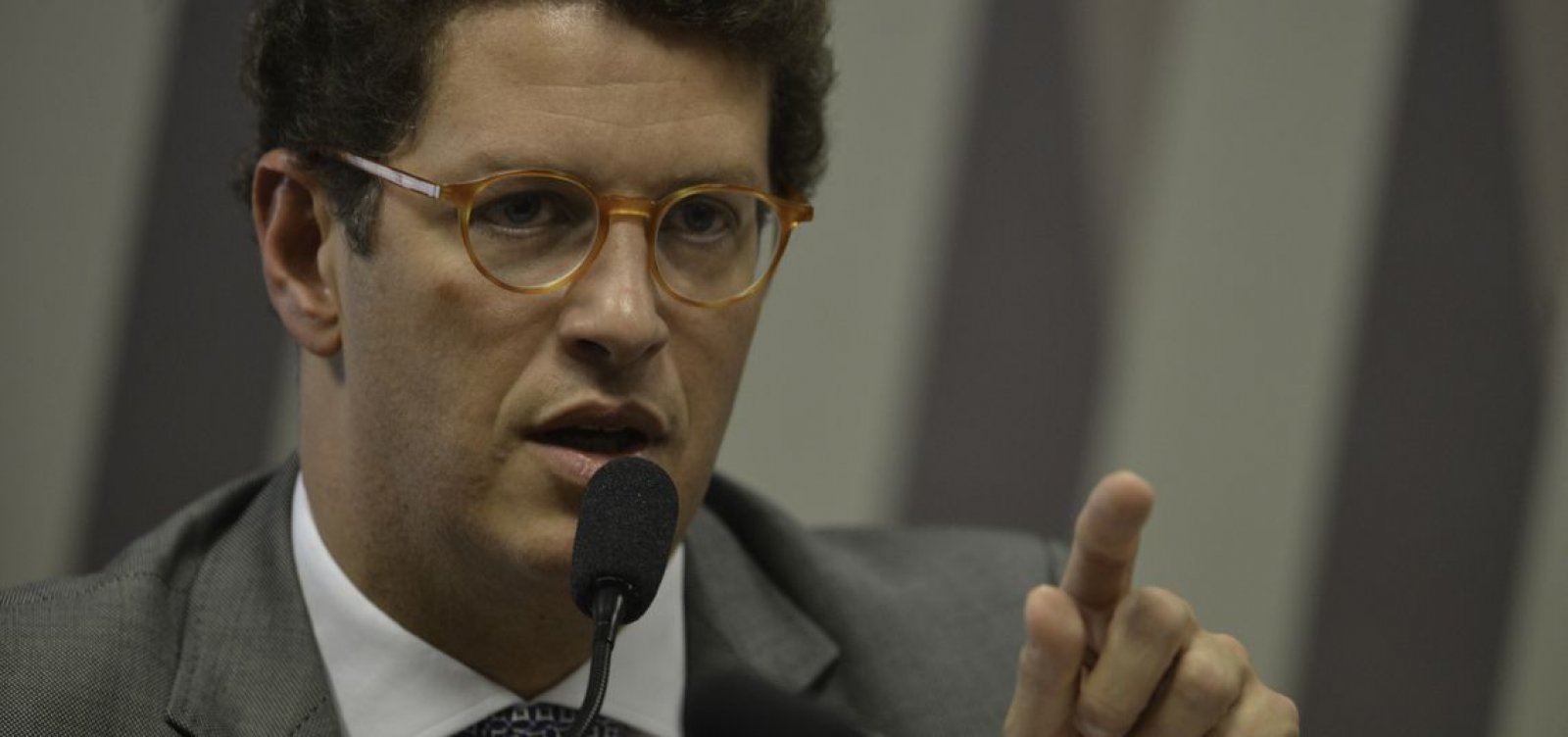[Ministro do Meio Ambiente posta foto de churrasco e ironiza COP25: ‘Para compensar emissões']