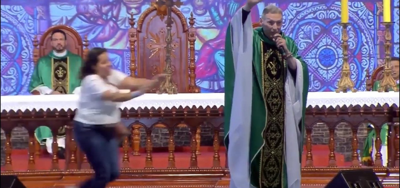 [Padre Marcelo Rossi relembra empurrão: 'Nasci de novo. Nossa Senhora passou à frente']