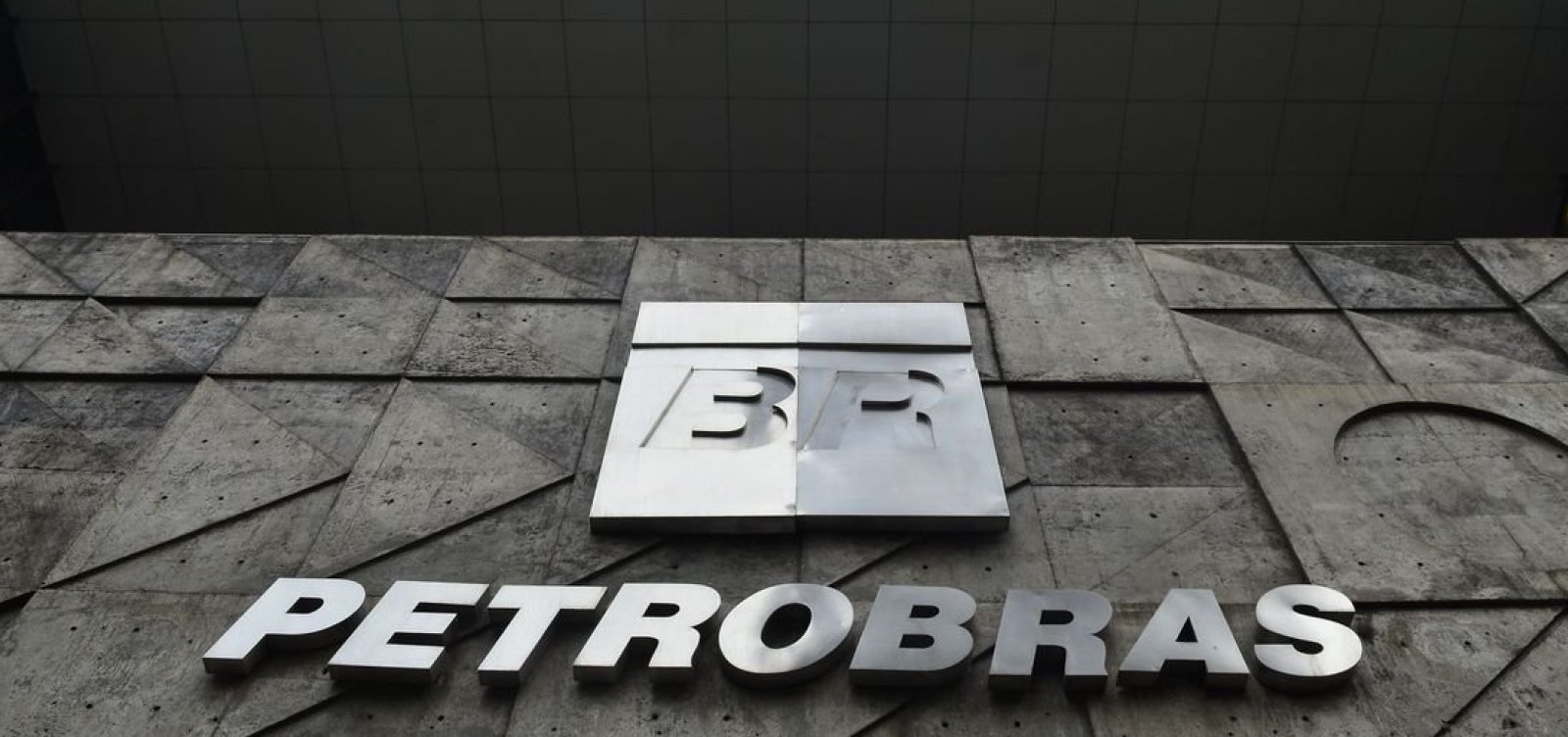[Petrobras vai pagar R$ 300 milhões por assédio moral]