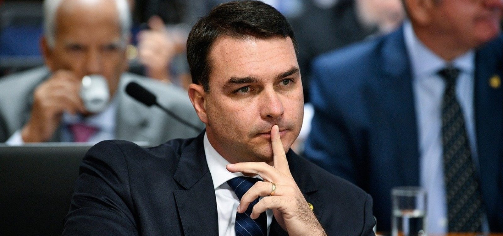 [Relatório divulgado pelo MP detalha esquema de lavagem de dinheiro de Flávio Bolsonaro]