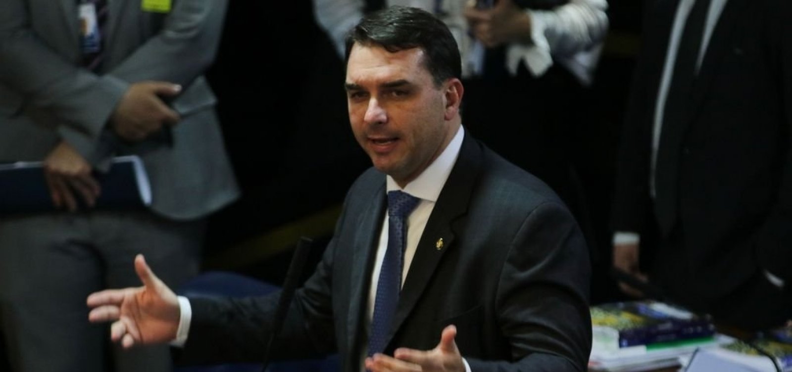 [Flávio Bolsonaro 'lavou' R$ 638 mil em compra de imóveis com dinheiro vivo, diz MP-RJ]