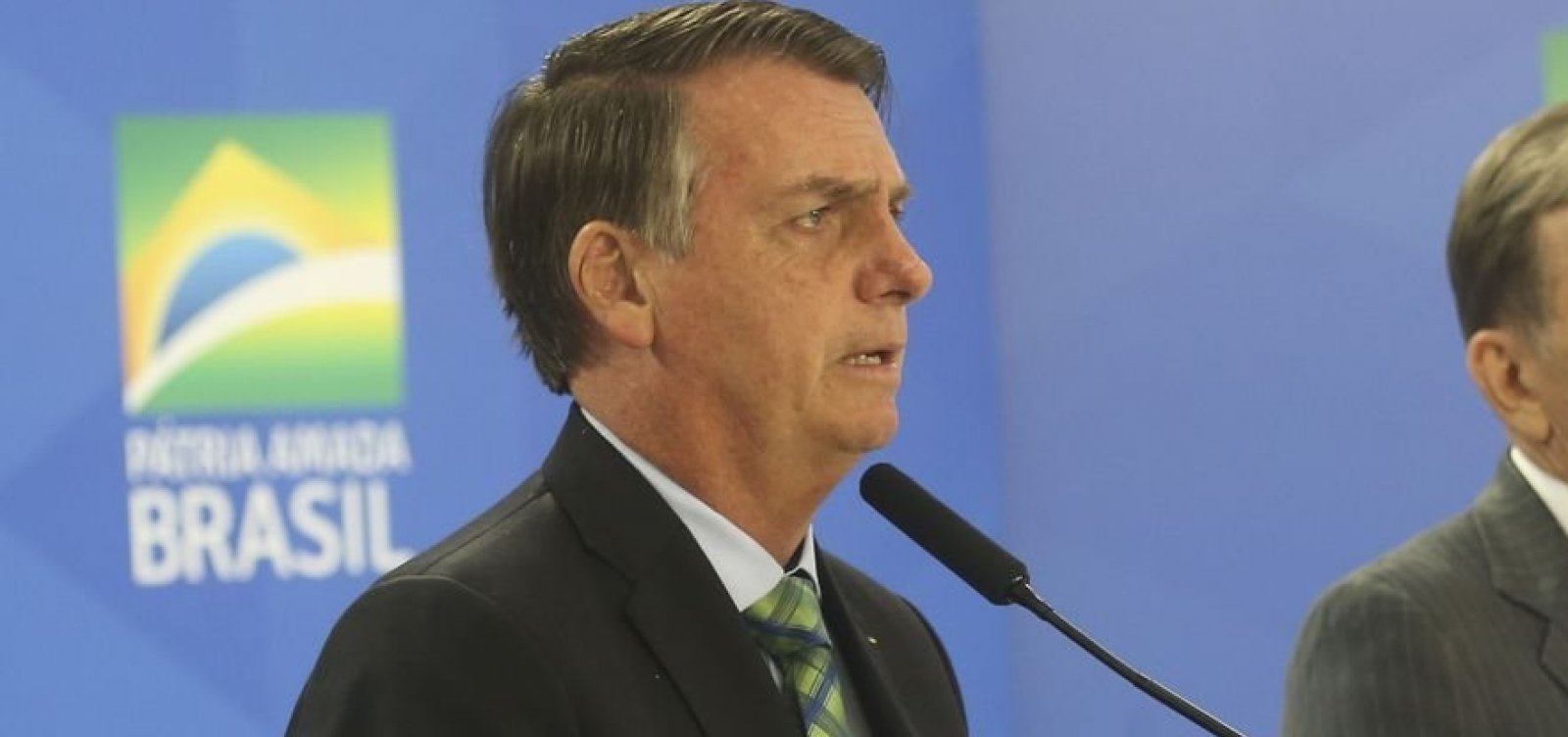 [Bolsonaro quer elevar teto do IR para R$ 3 mil por mês]