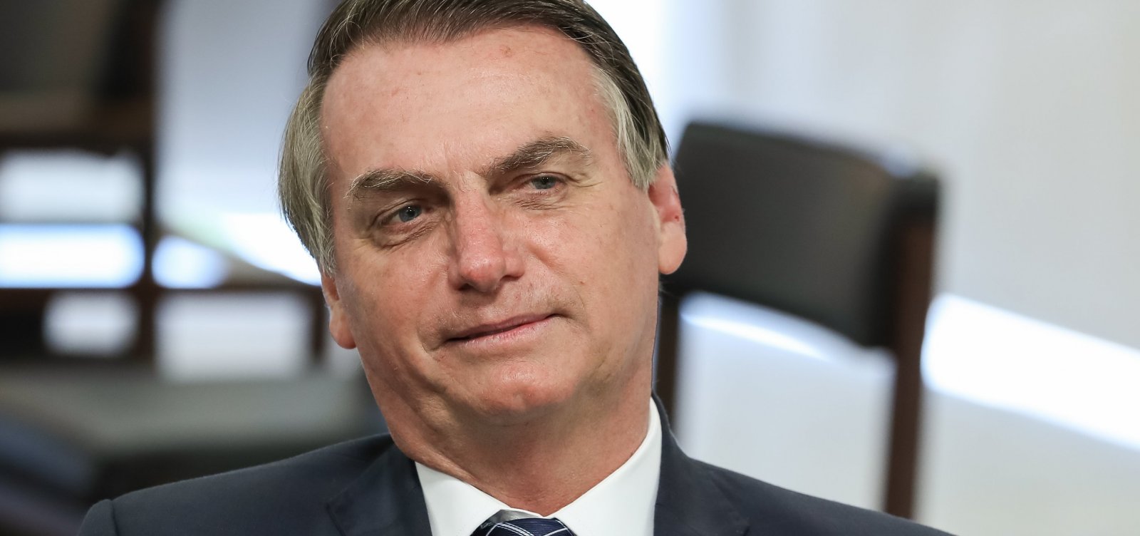 [Decreto de Bolsonaro extingue mais de 14 mil cargos no governo]
