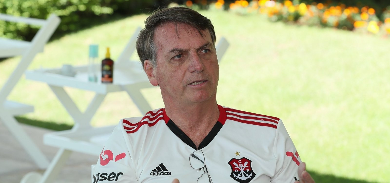 [Bolsonaro cai em banheiro e é levado para hospital das Forças Armadas]