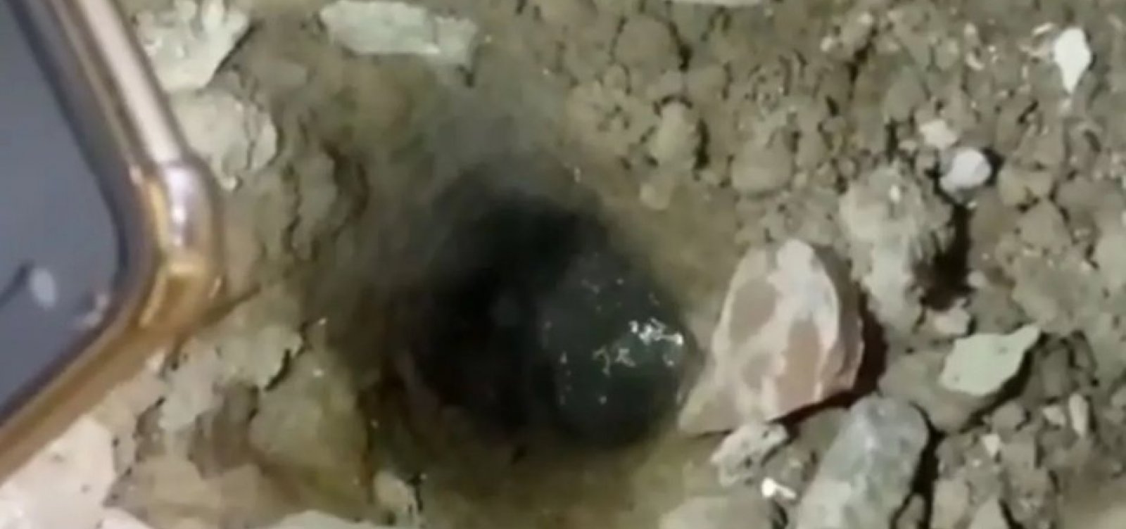 [Laudo descarta risco de explosão em casa onde água fervente 'brotava' de buraco]