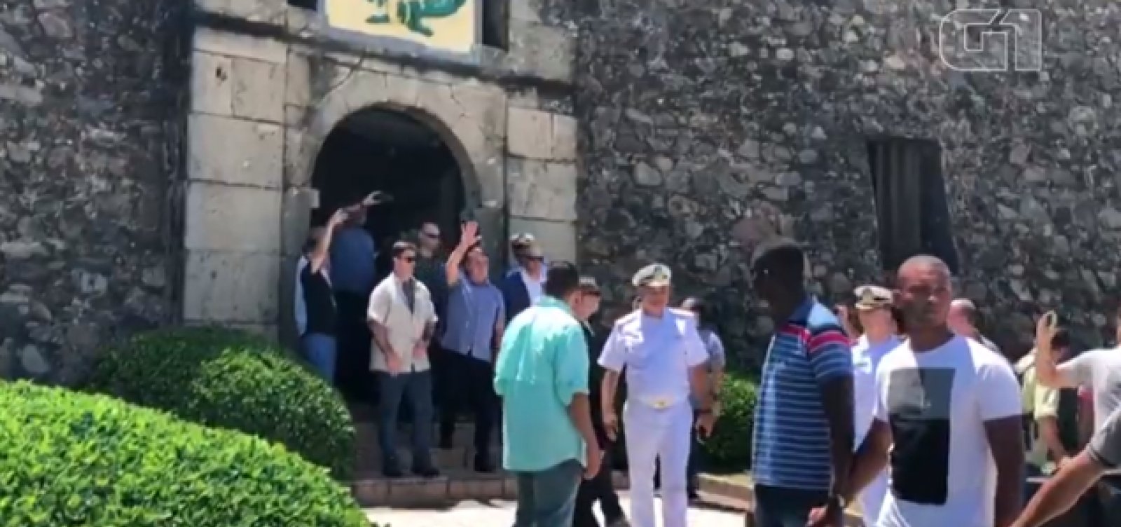 [Bolsonaro visita Farol da Barra]